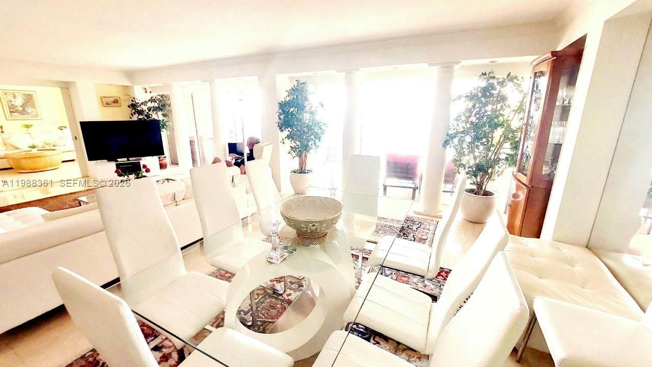 1800 NE 114th St, Unit 705, Miami, FL 33181 Photo