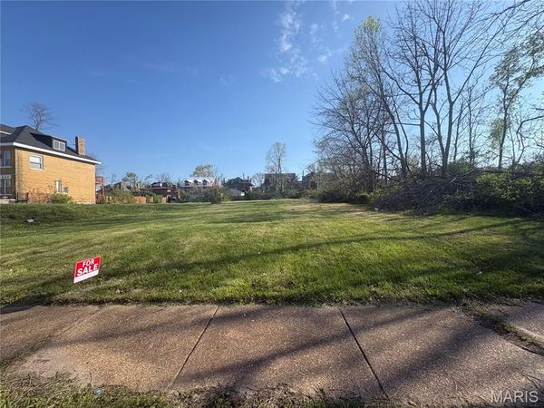 5350 Cabanne Avenue, St Louis, MO 63112