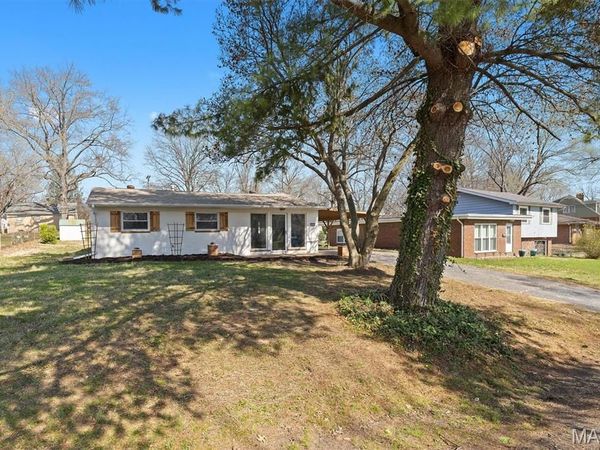 233 Sunset Drive, Belleville, IL 62223