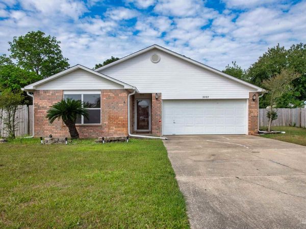 2227 Parker Pl Ct, Navarre, FL 32566