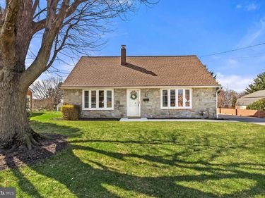 6260 JEANETTE DRIVE, EAST PETERSBURG, PA 17520