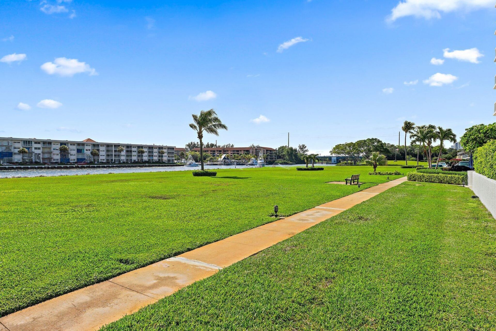 123 Lakeshore Drive, Unit 143, North Palm Beach, FL 33408 Photo