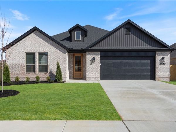 6806 SW Basswood Avenue , Bentonville, AR 72713