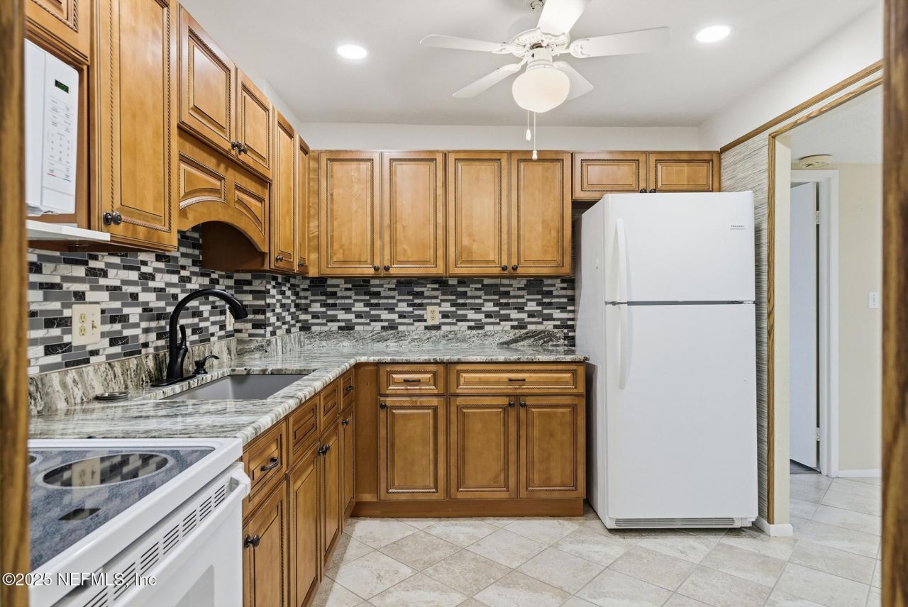 925 Halifax Avenue, Unit 0103, Daytona Beach, FL 32118 Photo