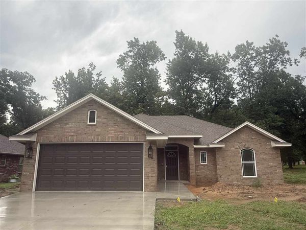 605 Oak Tree Avenue, Perkins, OK 74059