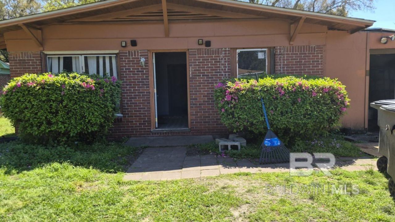 2207 Roberta Drive, Mobile, AL 36617 Main Photo