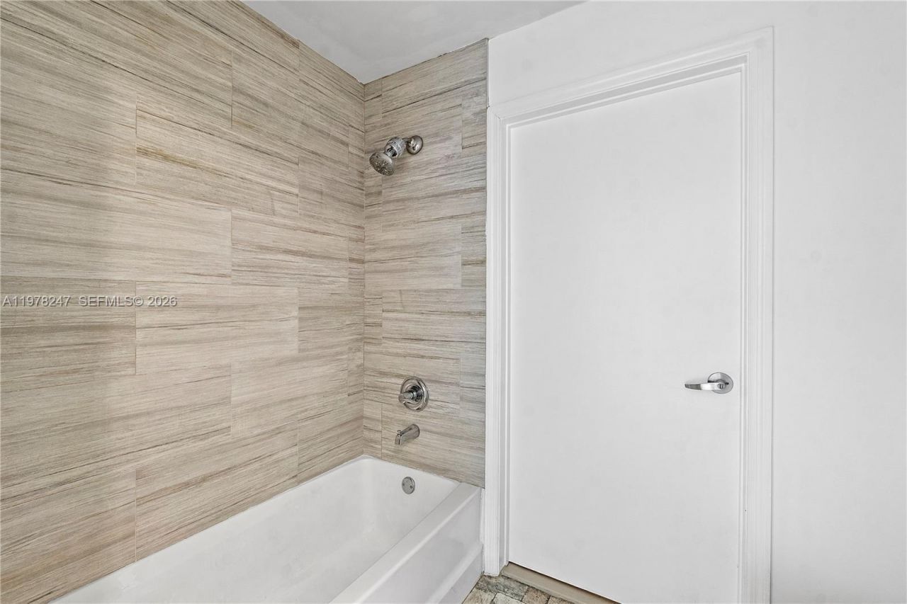 60 SW 13th St, Unit 1921, Miami, FL 33130 Photo