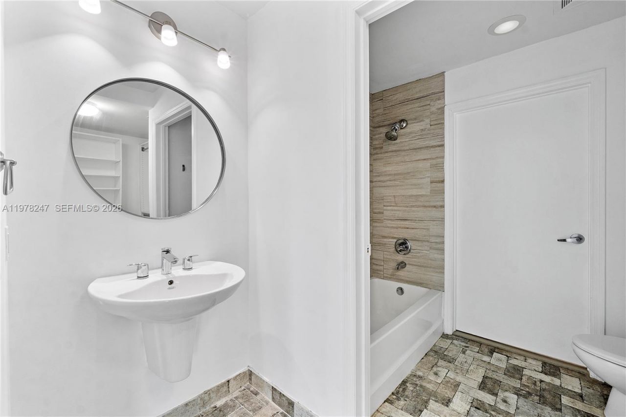 60 SW 13th St, Unit 1921, Miami, FL 33130 Photo