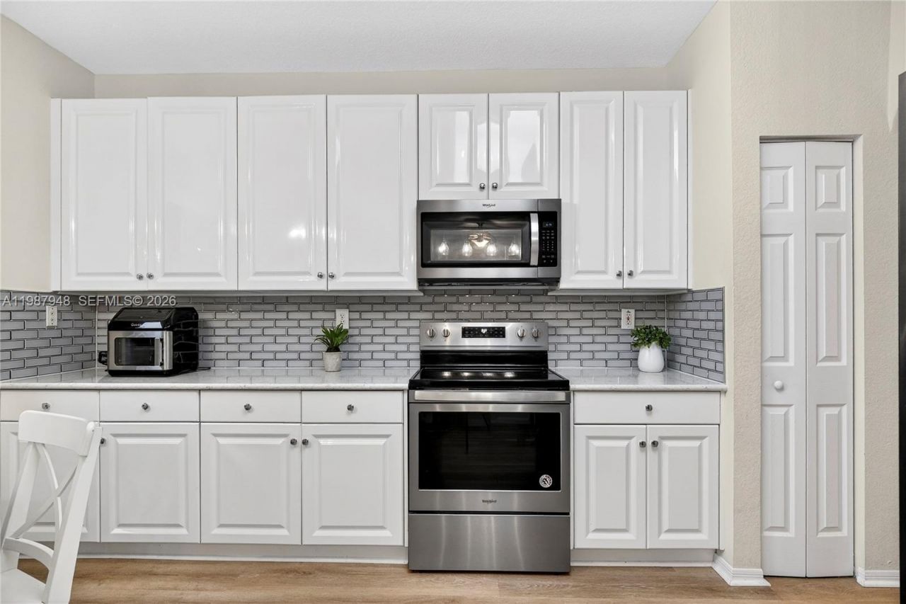 1511 NW 168th Ave, Pembroke Pines, FL 33028 Photo