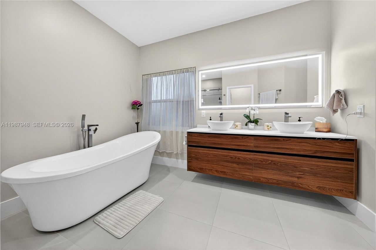 1511 NW 168th Ave, Pembroke Pines, FL 33028 Photo