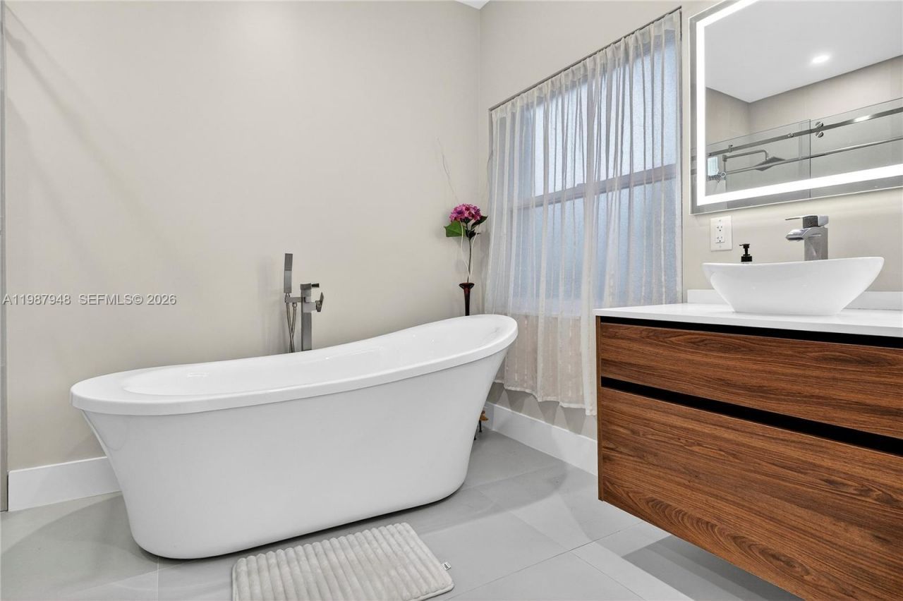 1511 NW 168th Ave , Pembroke Pines, FL 33028 Photo