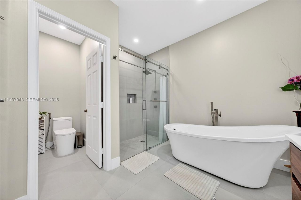 1511 NW 168th Ave , Pembroke Pines, FL 33028 Photo