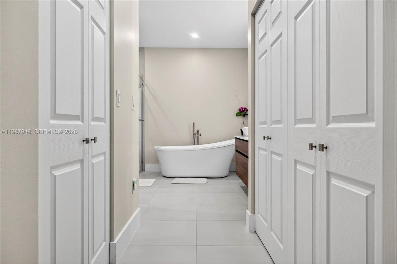 1511 NW 168th Ave, Pembroke Pines, FL 33028 Photo