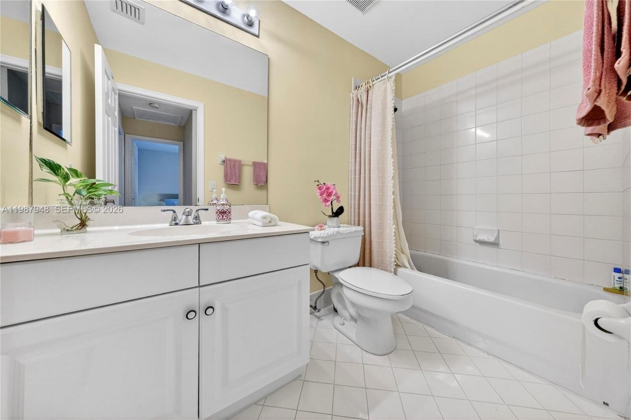 1511 NW 168th Ave, Pembroke Pines, FL 33028 Photo