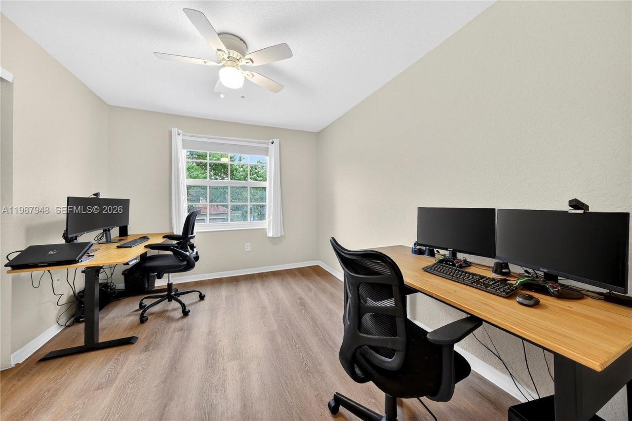 1511 NW 168th Ave, Pembroke Pines, FL 33028 Photo