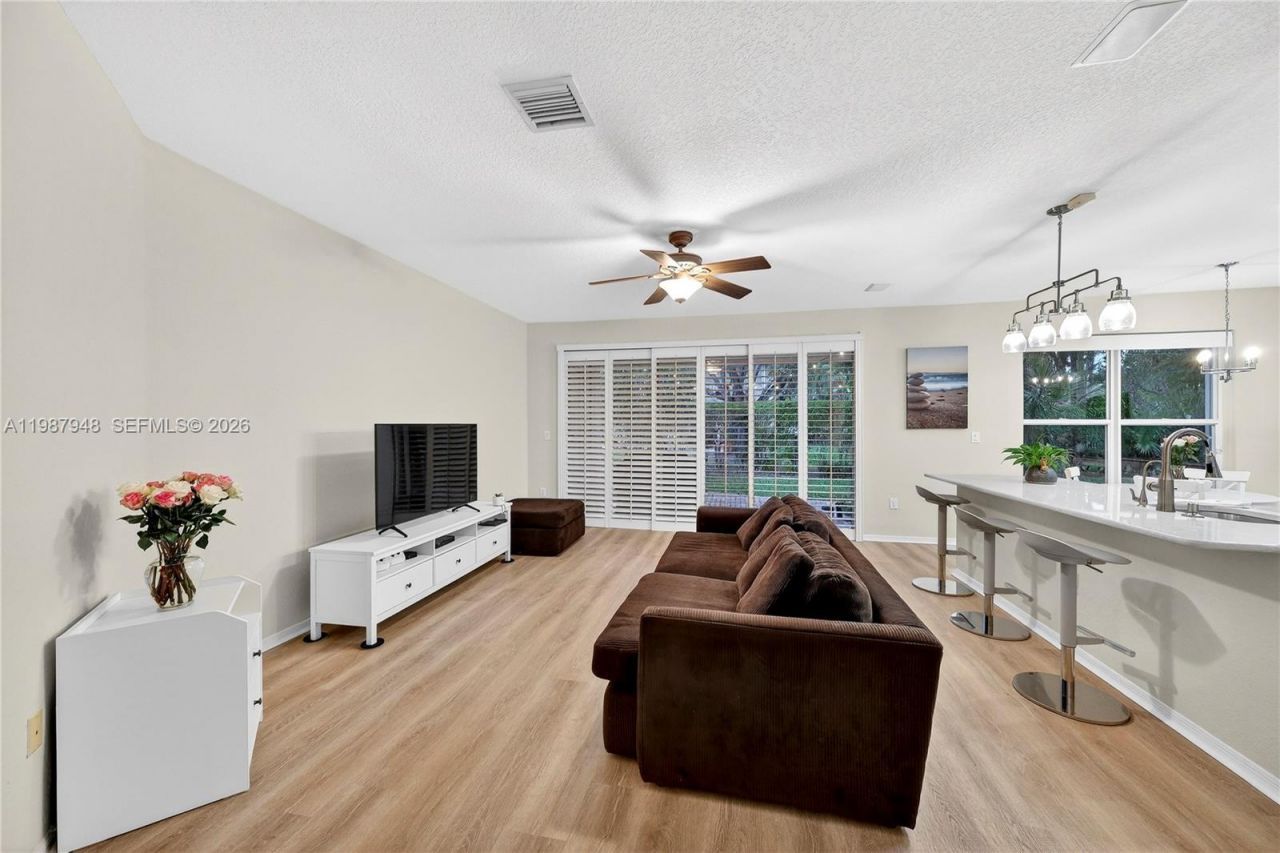 1511 NW 168th Ave, Pembroke Pines, FL 33028 Photo