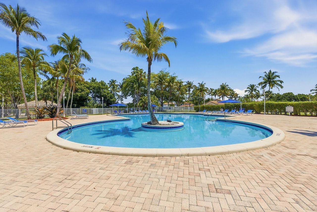 1511 NW 168th Ave, Pembroke Pines, FL 33028 Photo