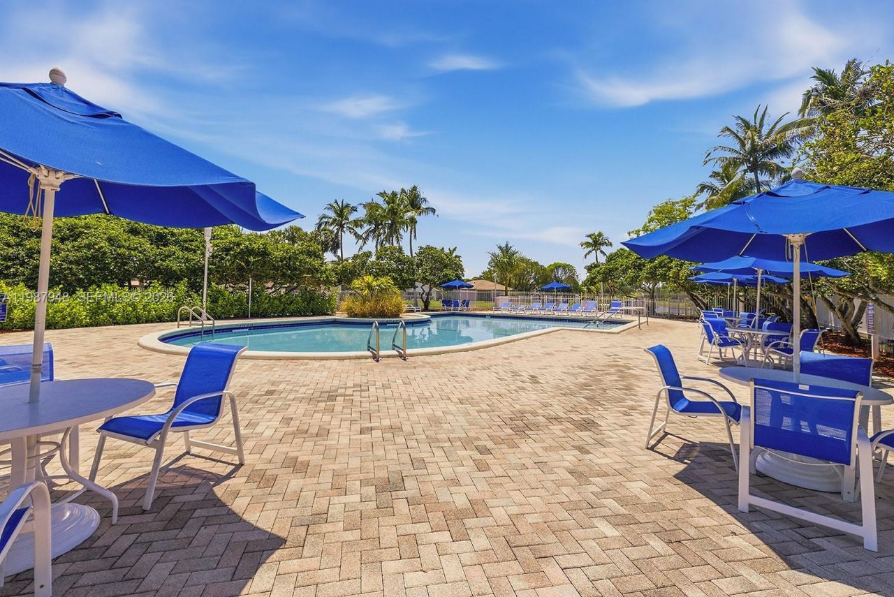 1511 NW 168th Ave, Pembroke Pines, FL 33028 Photo