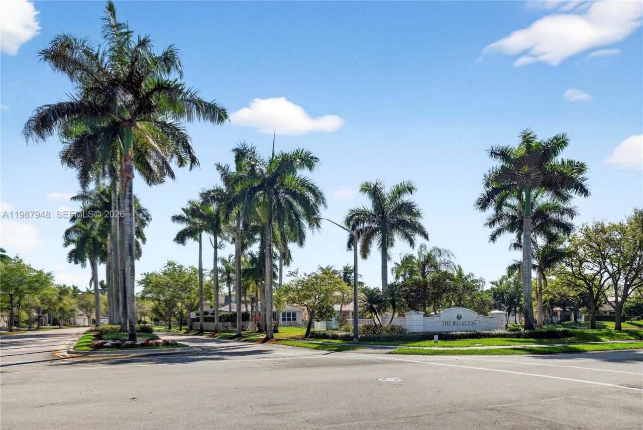 1511 NW 168th Ave, Pembroke Pines, FL 33028 Photo