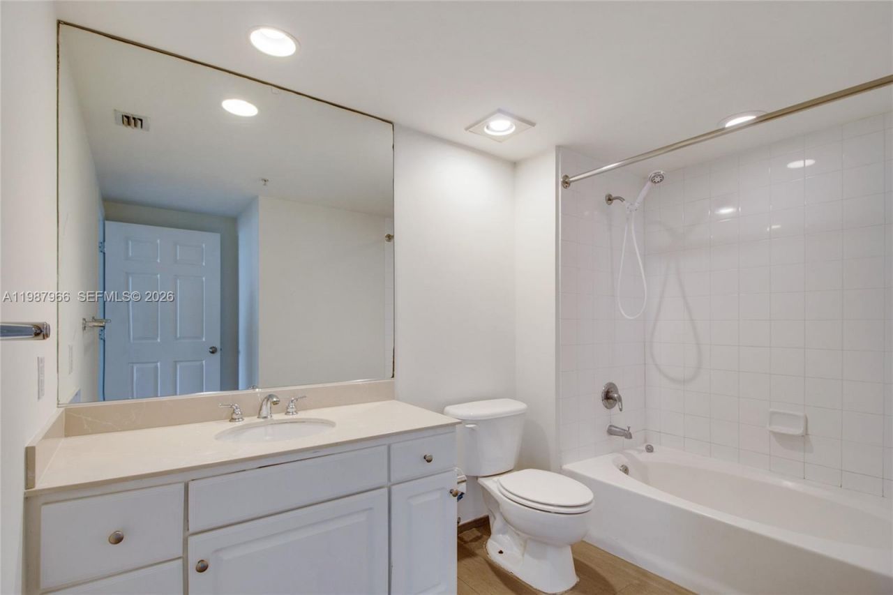 2000 N Bayshore Dr , Unit 506, Miami, FL 33137 Photo