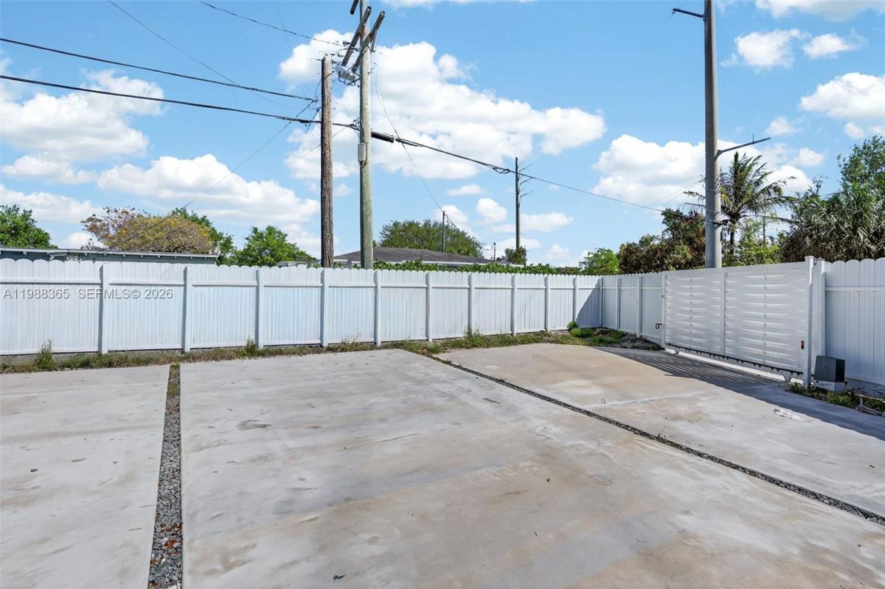 2001 Rutland St, Opa Locka, FL 33054 Photo