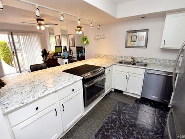 2525 White Oak Place, Flint Township, Mi 48532