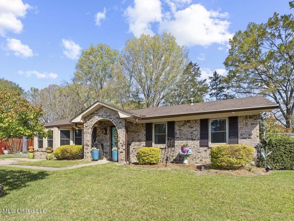 134 Brookwood Drive, Flora, MS 39071