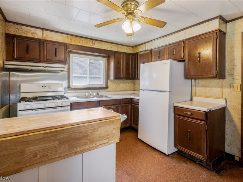 334 W 4th Street , Dover, OH 44622 Photo 3