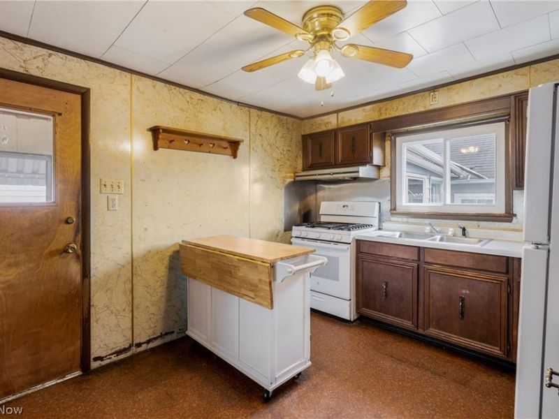 334 W 4th Street , Dover, OH 44622 Photo 4