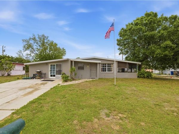 1154 Navajo AVE , LEHIGH ACRES, FL 33936