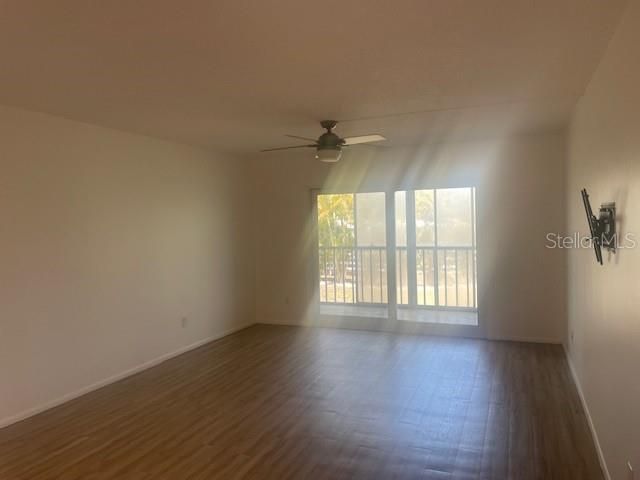 1540 Glen Oaks Drive E, Unit B222, Sarasota, FL 34232 Photo