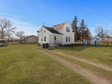 201 7th Street SW, Little Falls, MN 56345