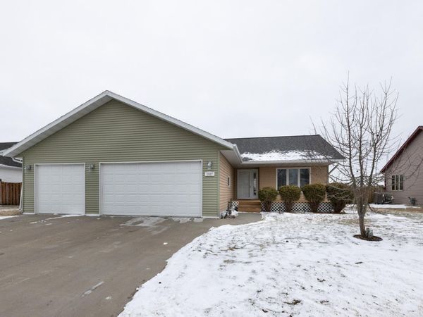 1527 41st Avenue S, Moorhead, MN 56560