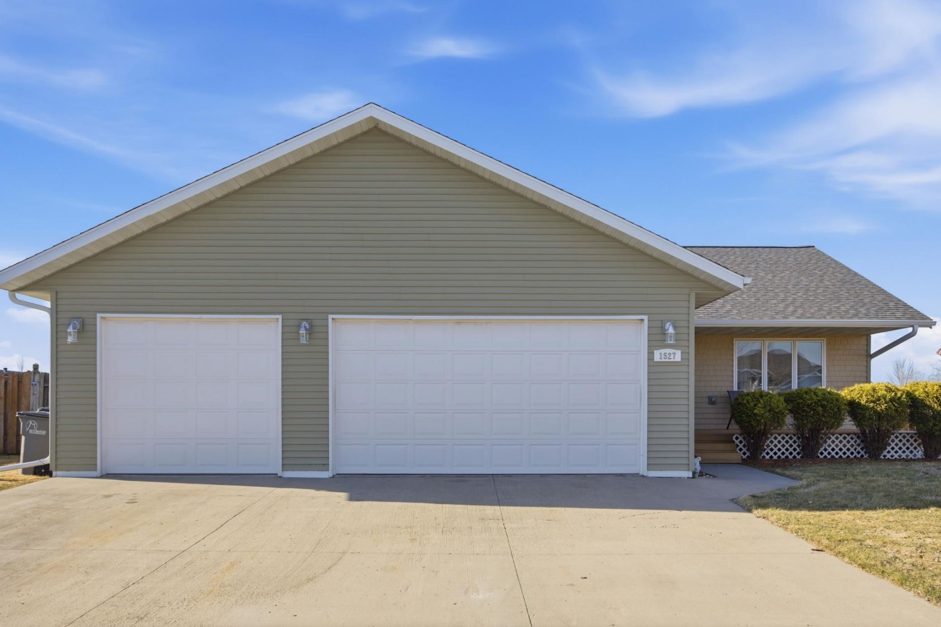 1527 41st Avenue S, Moorhead, MN 56560 Main Photo