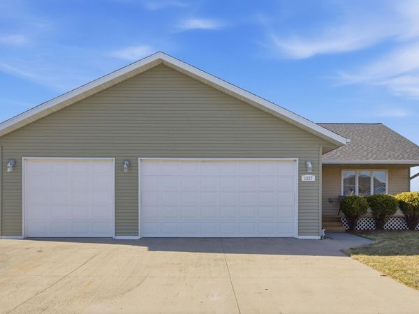 1527 41st Avenue S, Moorhead, MN 56560