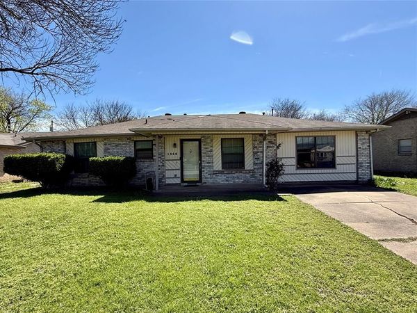 1546 Oakbrook Street , Lancaster, TX 75134