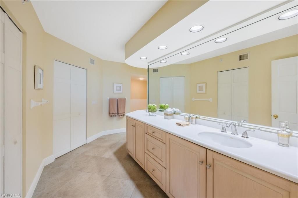 20 Seagate Dr, Unit 803, Naples, FL 34103 Photo