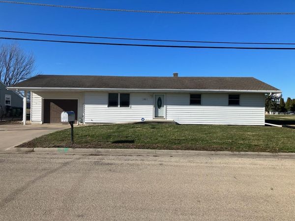 302 W Meadow Street , Polo, IL 61064