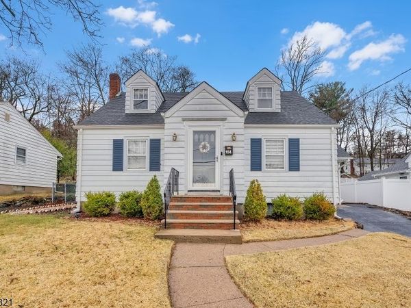 154 Watchung Dr, Hawthorne, NJ 07506
