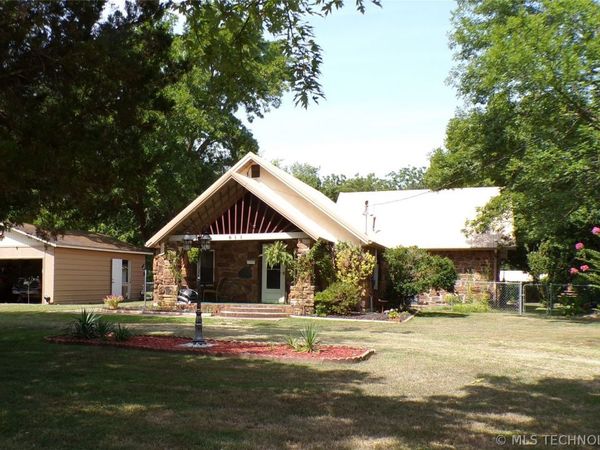 811 N State Street , Wagoner, OK 74467