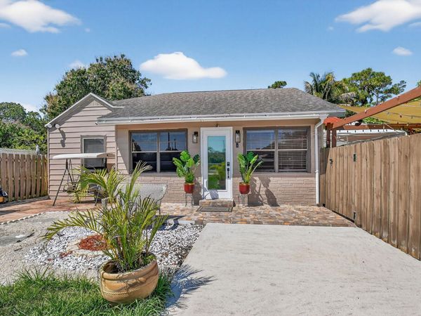 425 Broward Avenue, Greenacres, FL 33463