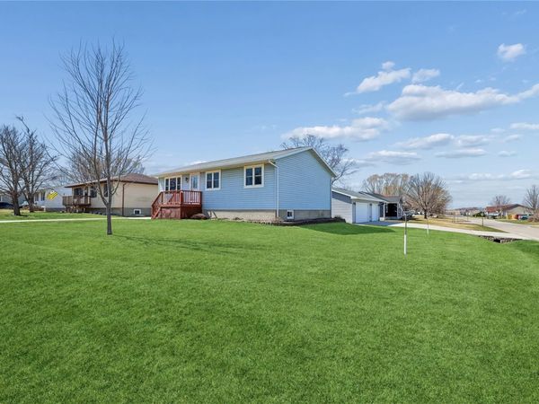 201 Oak Avenue , Urbana, IA 52345