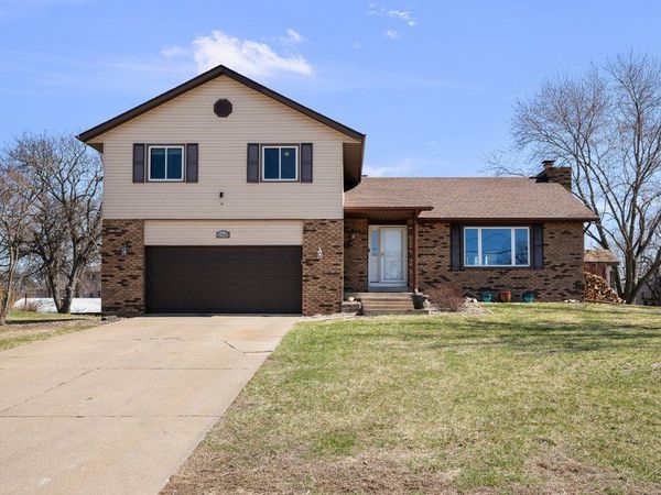 3545 W Harbor Drive , Bettendorf, IA 52722