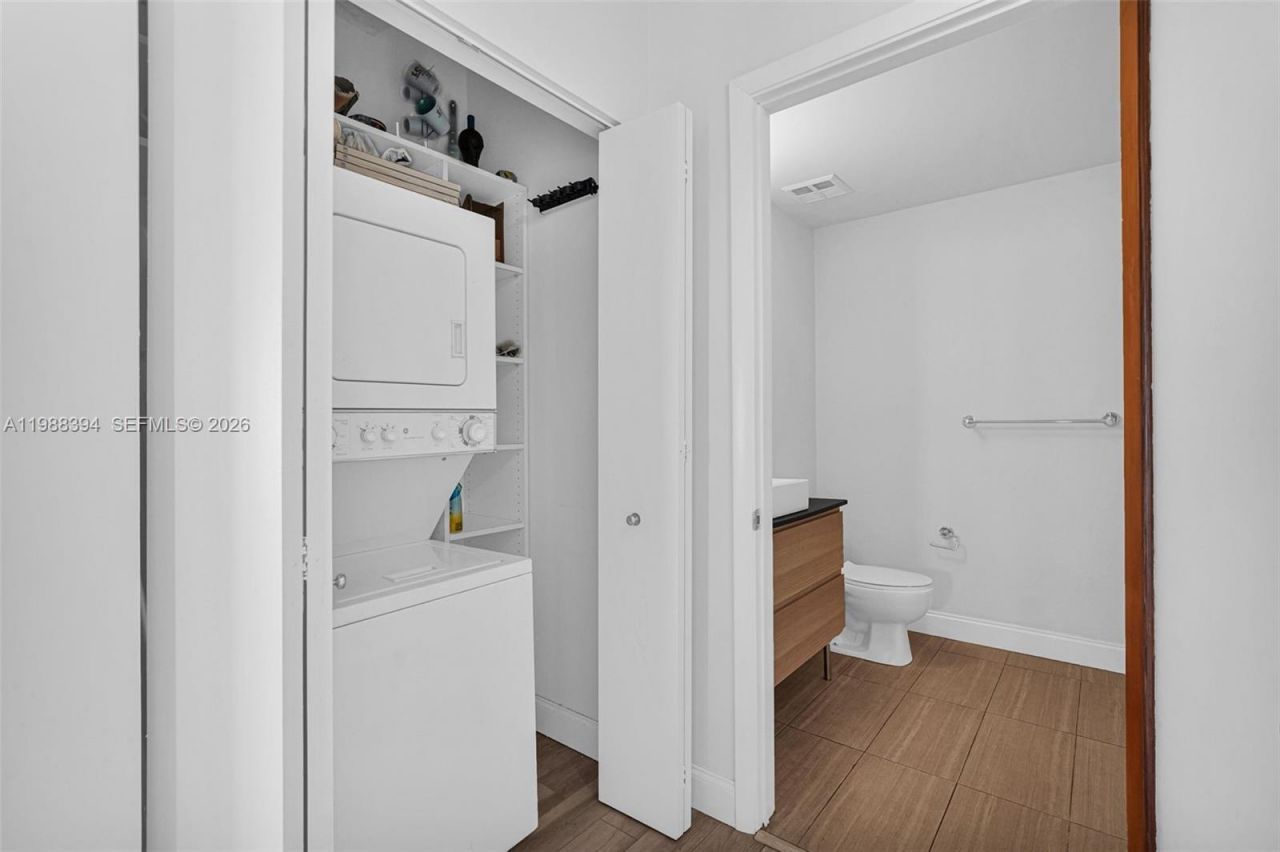 10 SW South River Dr , Unit 1615, Miami, FL 33130 Photo