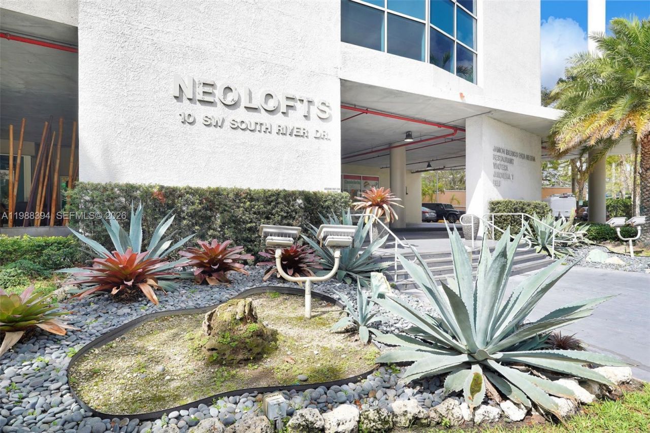 10 SW South River Dr , Unit 1615, Miami, FL 33130 Photo