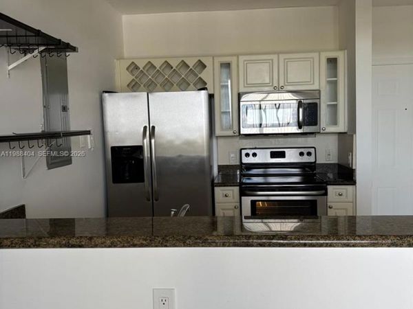 1 Glen Royal Pkwy , Unit 913, Miami, FL 33125