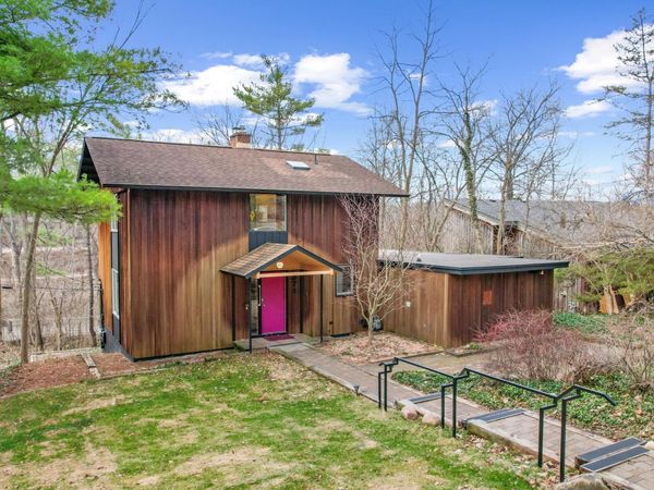 374 Hilldale Drive, Ann Arbor, MI 48105