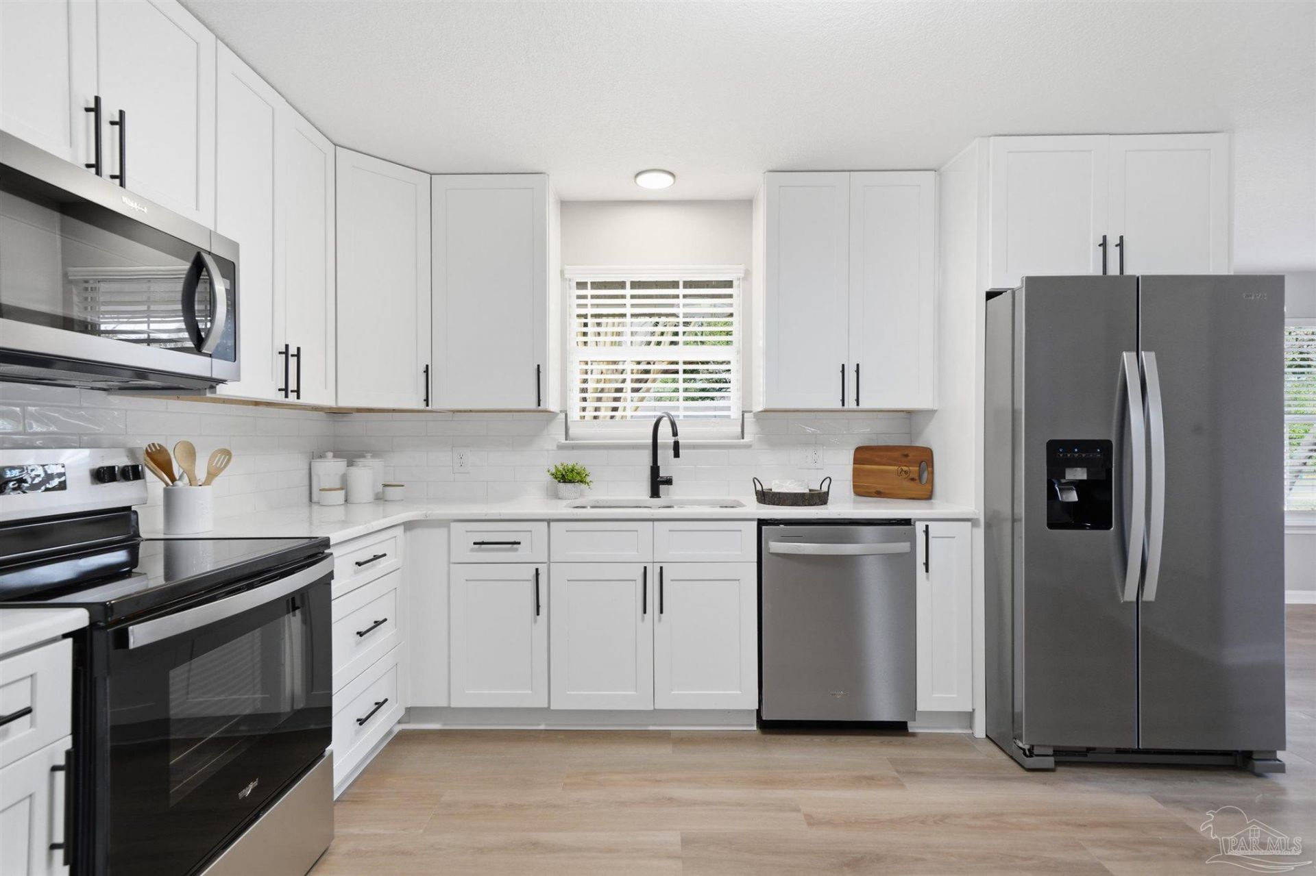 5 Whitehead Dr, Pensacola, FL 32503 Main Photo