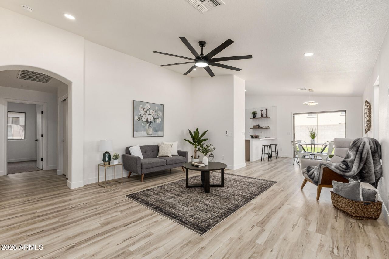 6210 W Southgate Street, Phoenix, AZ 85043 Main Photo