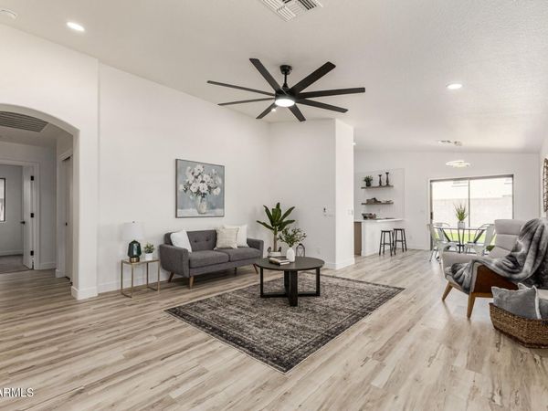 6210 W SOUTHGATE Street, Phoenix, AZ 85043